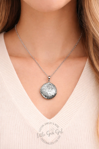 Stainless Steel Flower Locket Necklace – Custom Photo Locket with Engraving, Holds 1–2 Photos, Memorial Keepsake Gift